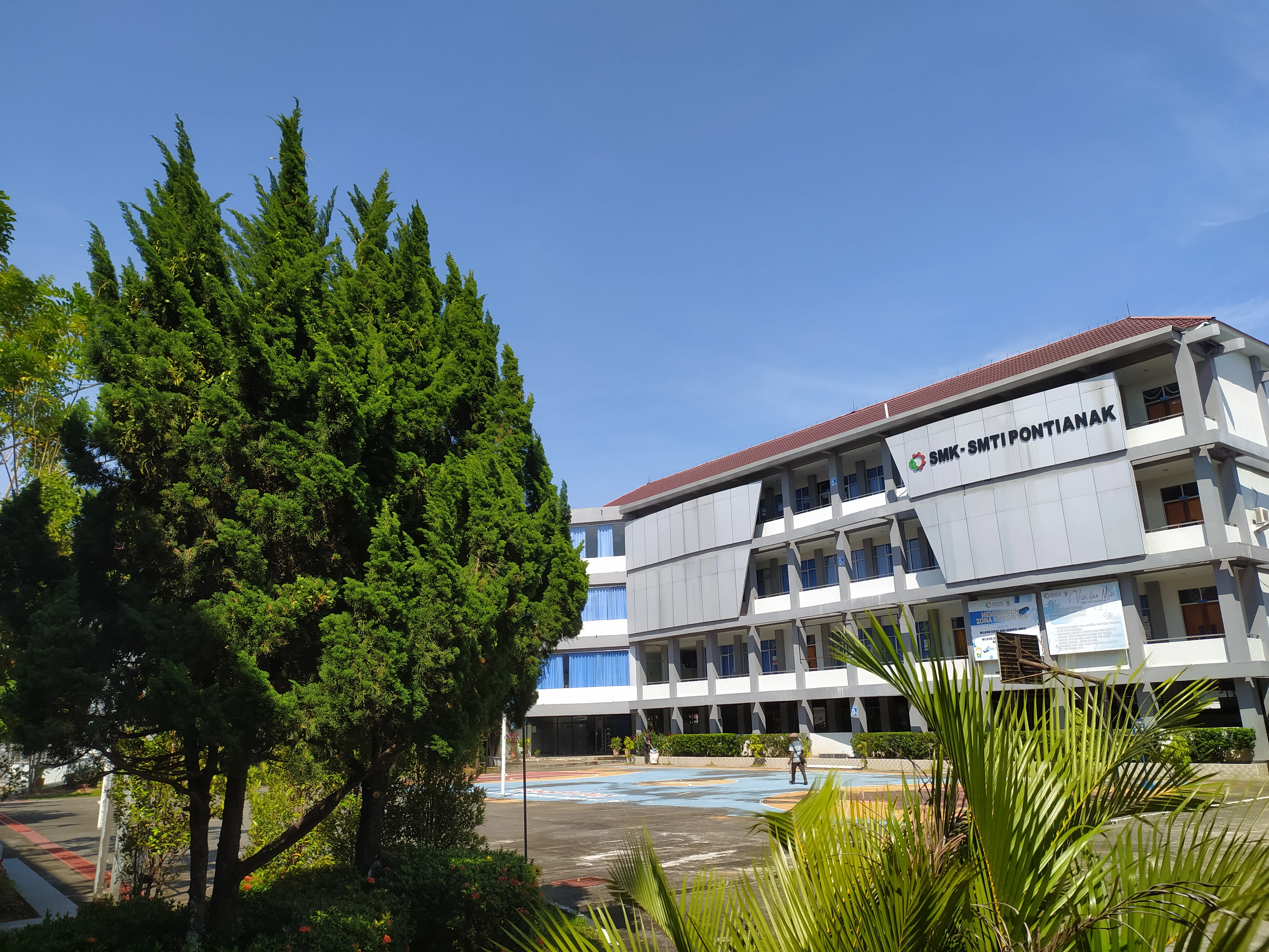 Sekolah SMK SMTI Pontianak